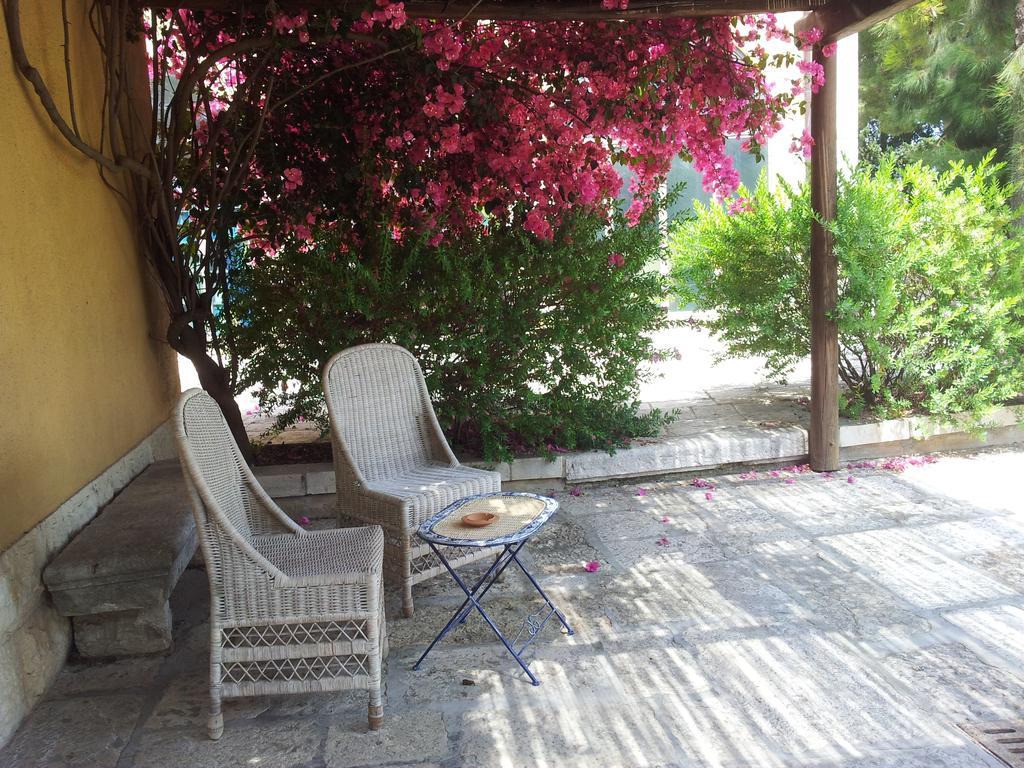 Villa Carcano Trani Ruang foto
