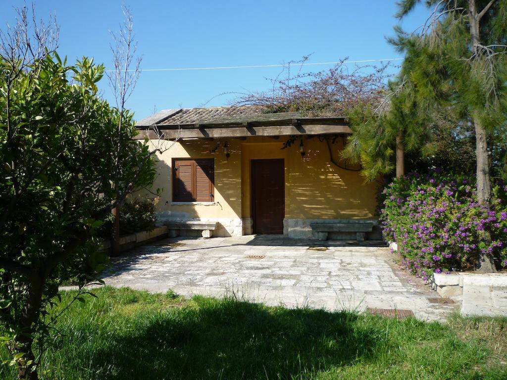 Villa Carcano Trani Ruang foto